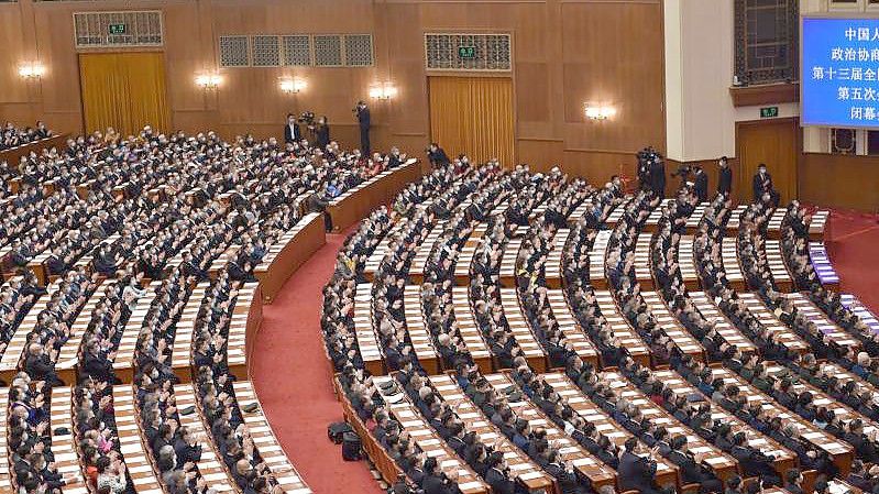 Knapp 3000 Delegierte nehmen an dem Volkskongress teil. Foto: Chen Zhonghao/XinHua/dpa