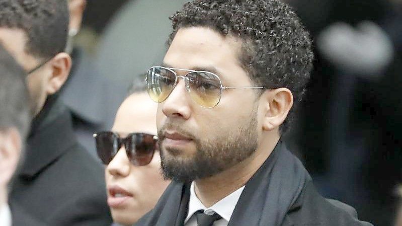 Jussie Smollett im Februar 2020 bei einer Anhörung im Leighton Criminal Court Building in Chicago. Foto: Charles Rex Arbogast/AP/dpa