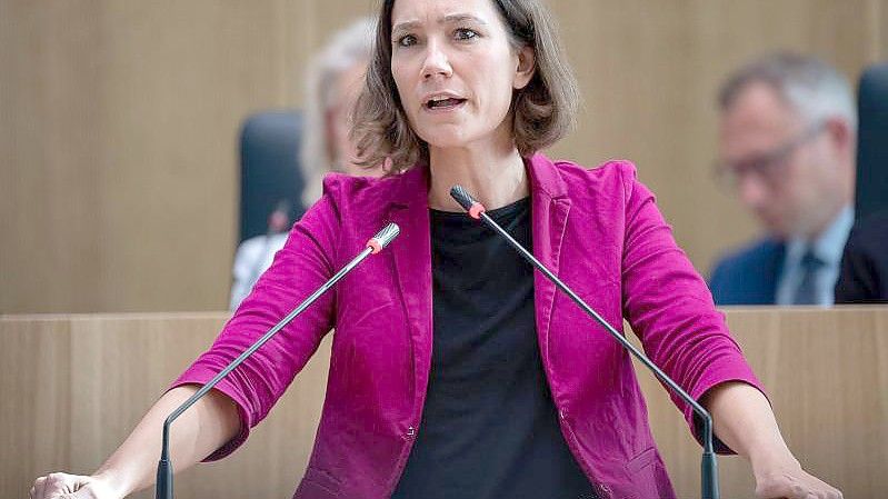 Anne Spiegel im September 2021 als Ministerin für Klimaschutz, Umwelt, Energie und Mobilität und stellvertretende Ministerpräsidentin im Landtag von Rheinland-Pfalz. Foto: Sebastian Gollnow/dpa