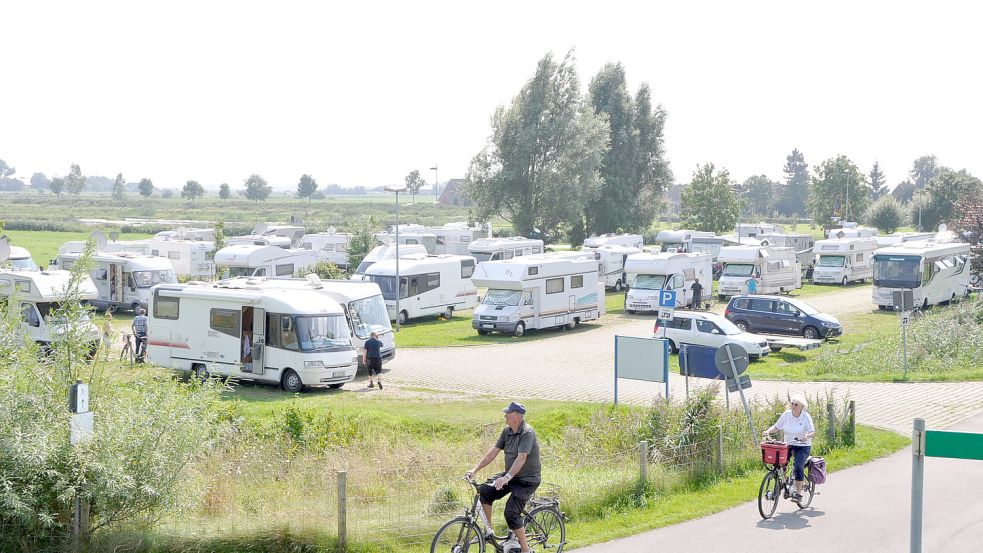 Investieren will die Gemeinde in den Ausbau des Wohnmobilstellplatzes in Ditzum. Archivfoto: Wolters