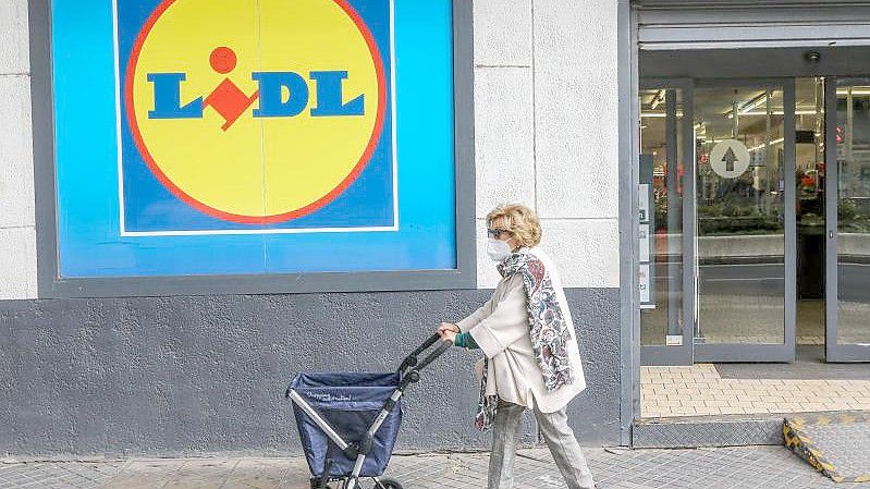 Nun kündigt auch der Discounter Lidl an, dass er keine russischen Produkte mehr verkaufen will. Foto: Lorenzo Carnero/ZUMA Wire/dpa