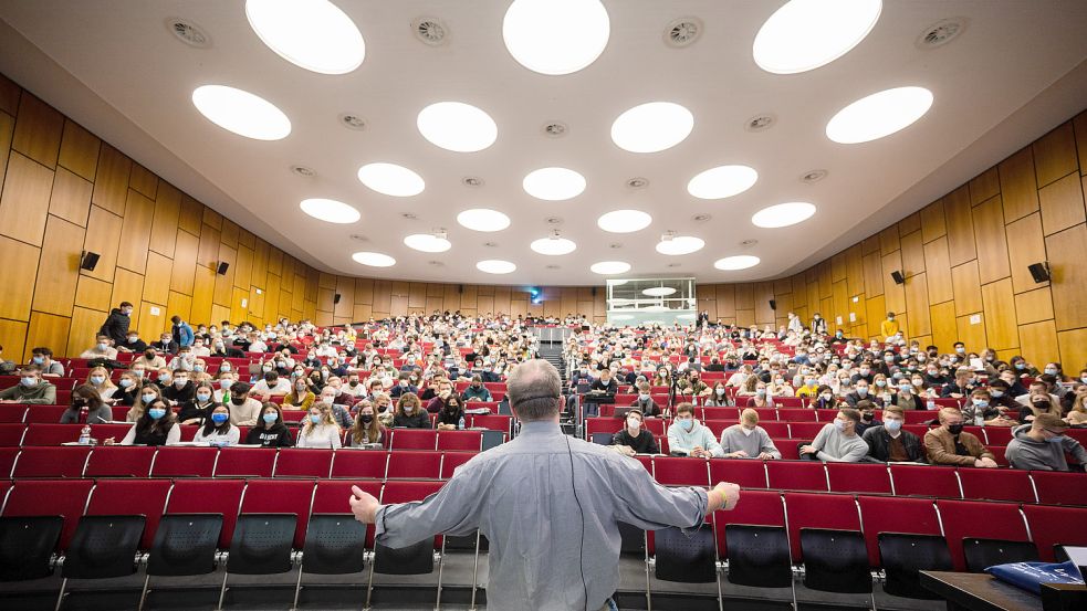 Volle Hörsäle an den Hochschulen und Universitäten gab es während der Corona-Pandemie nur sehr selten. Foto: Stratenschulte/dpa