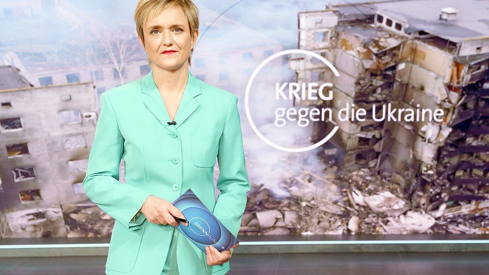 Im ARD-“Brennpunkt“ zur Ukraine macht Ellen Ehni Schalten direkt ins Kriegsgebiet. Foto: WDR/Annika Fußwinkel