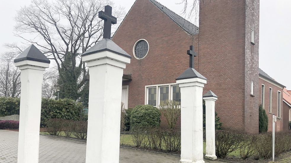 Nach dem Abschied von Pastorin Karolin Eckstein werden die Gottesdienste in der Martin-Luther-Kirche in Holterfehn zurzeit vor allem von Pastor Holger Rieken oder den Lektoren abgehalten. Noch gibt es keinen Nachfolger für Eckstein. Foto: Zein