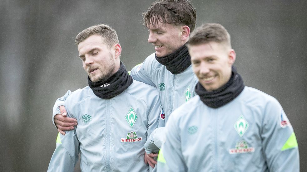 Gute Laune ist ganz wichtig für den Erfolg, findet unser Kolumnist. So wie hier zwischen den Bremern Mitchell Weiser, Nick Woltemade und Marvin Ducksch (von rechts). Foto: imago images/Nordphoto