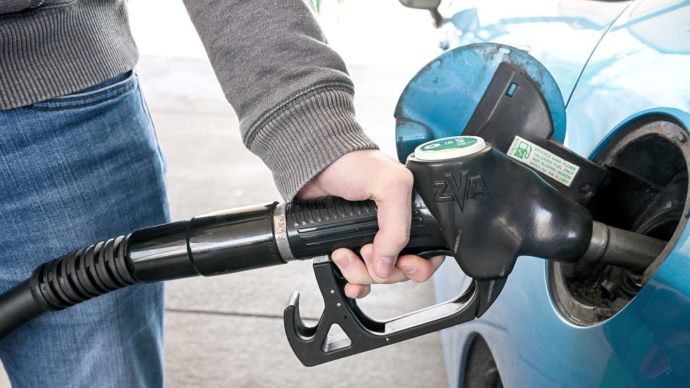 Benzin und Diesel sind infolge des Kriegs in der Ukraine noch teurer geworden. Nun soll es Entlastungen geben. Foto: Felix Kästle