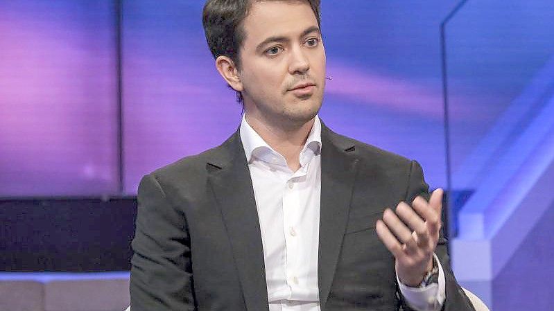 Alexander Rodnyansky spricht bei „maischberger. die woche“ eine deutliche Warnung aus. Foto: Oliver Ziebe/WDR/dpa