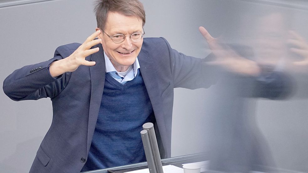 Gesundheitsminister Karl Lauterbach (SPD) sieht die Ungeimpften als Schuldige, warum Deutschland bei der Bekämpfung der Corona-Pandemie nicht weiterkommt. Foto: dpa/Michael Kappeler