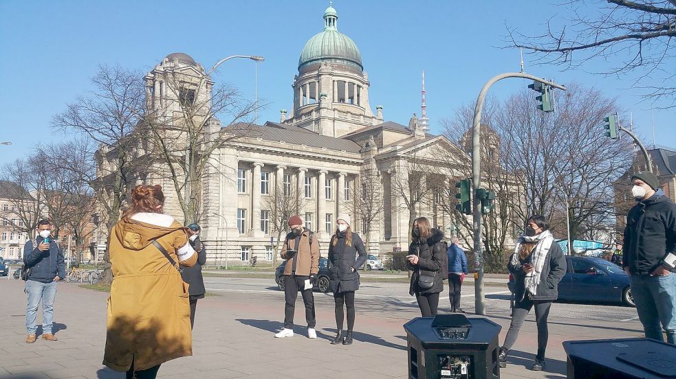 Solidaritätskundgebung für Bjeen Alhassan vor dem Hamburger Landgericht. Foto: Ellinger