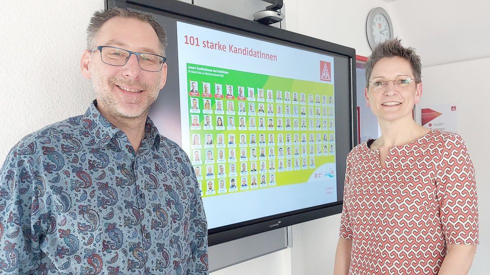 Sind zufrieden mit dem Abschneiden der IG Metall bei der Betriebsratswahl: die 1. Bevollmächtigte der IG Metall Emden, Franka Helmerichs, und Spitzenkandidat Manfred Wulff. Foto: Hanssen