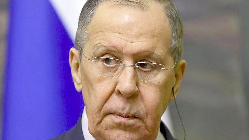 „Man hat ständig das Gefühl, dass die ukrainische Delegation an der Hand gehalten wird, höchstwahrscheinlich von den Amerikanern“: Sergej Lawrow. Foto: Evgenia Novozhenina/Reuters/AP/dpa