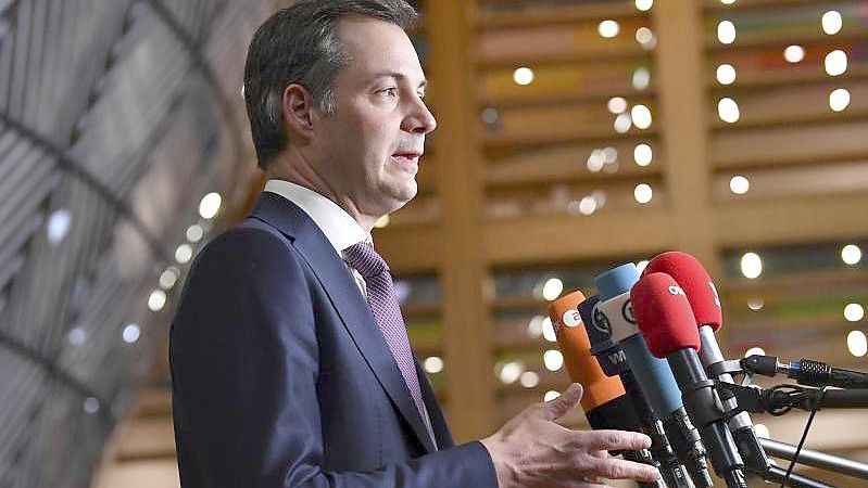 Alexander De Croo, Premierminister von Belgien, spricht mit Journalisten. Foto: John Thys/Pool AFP/AP/dpa