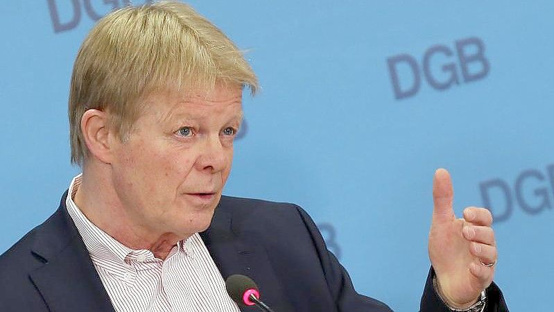 „Diejenigen, die schon reichlich haben, dürfen nicht auch noch reichlich bedient werden“: Reiner Hoffmann. Foto: Wolfgang Kumm/dpa