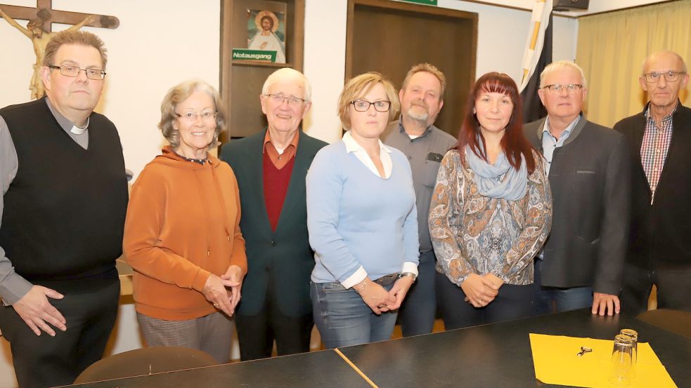Der amtierende Vorstand der Barßeler Kolpingfamilie (von links): Präses Pfarrer Ludger Becker, Hannelore Wagner, Konrad Schulte, Margit Schulte, Gregor Thieben, Judit Schumann, Johannes Geesen, Werner Harms. Foto: Passmann