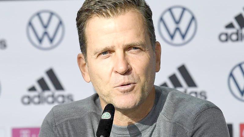 DFB-Direktor Oliver Bierhoff möchte schnell das Team-Quartier in Katar buchen. Foto: Swen Pförtner/dpa