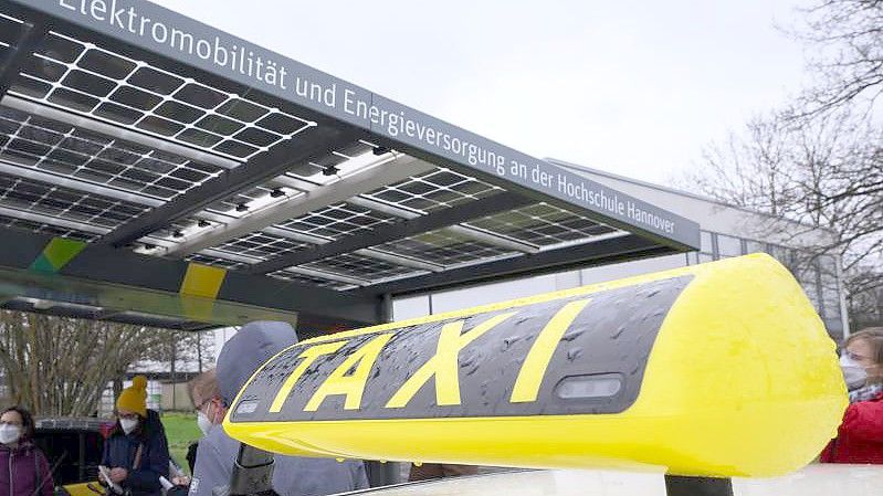 Drohende Pleitewelle: Immer mehr Taxiunternehmen müssen Insolvenz anmelden. Foto: Julian Stratenschulte/dpa