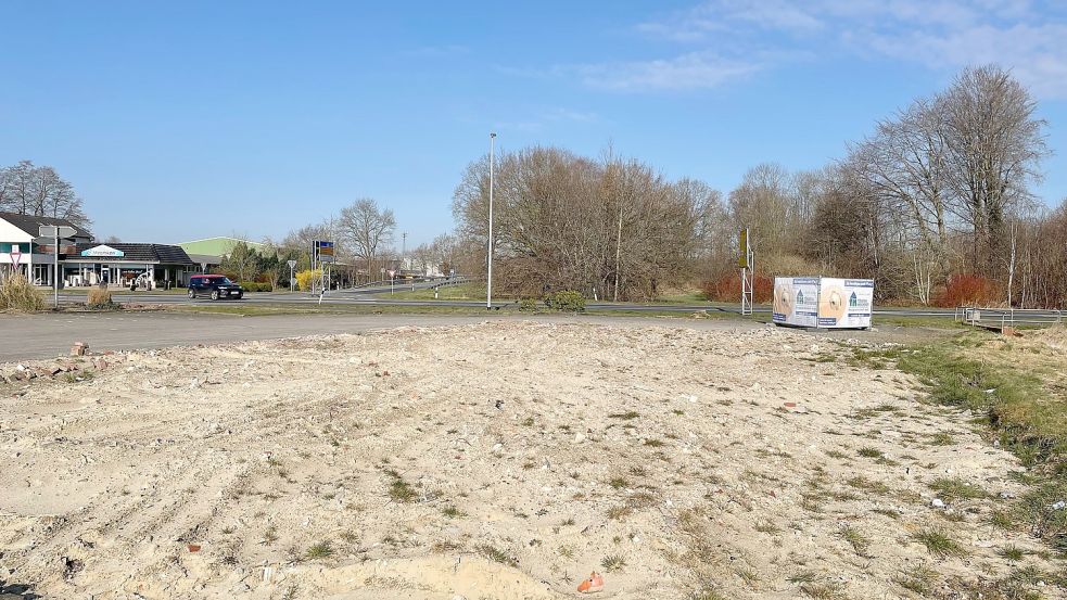 Stillstand: Auf dem Areal an der Friesoyther Emsstraße soll die neue Kfz-Zulassungsstelle entstehen. Der 1. Spatenstich war vor sieben Monaten, noch immer sind die Bauantragsunterlagen nicht vollständig. Foto: Stix