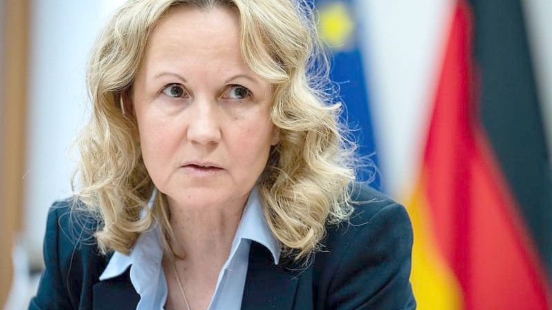 Will für die Kommunen wbis 2026 insgesamt 60 Millionen Euro zusätzlich in die Hand nehmen: Umweltministerin Steffi Lemke. Foto: Bernd von Jutrczenka/dpa