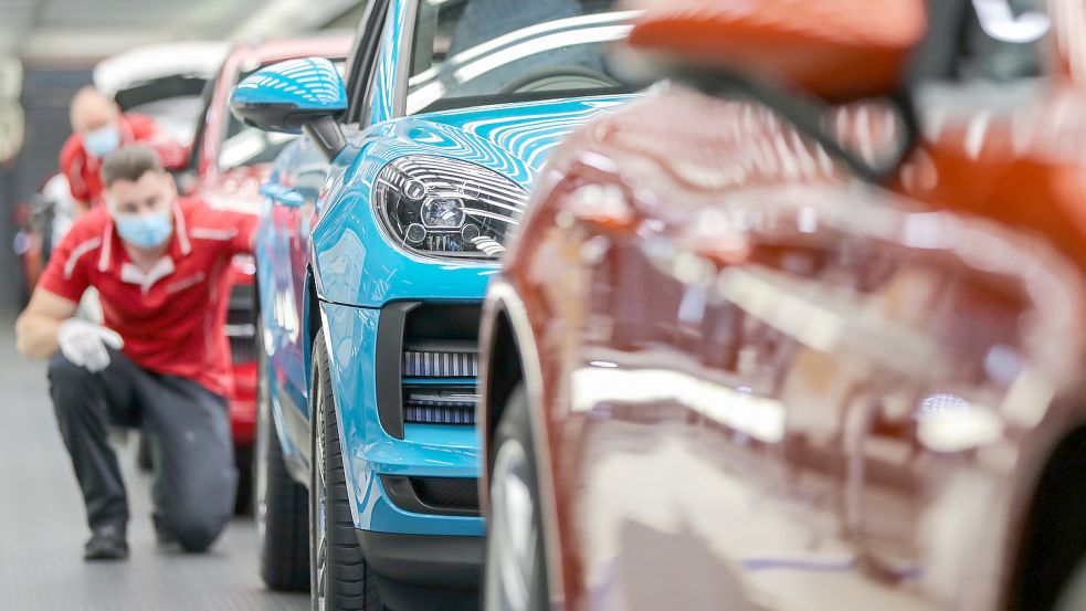 Fahrzeugbau in Leipzig: Versorgungsprobleme und der Krieg in der Ukraine sorgen für Unsicherheit in der Metall- und Elektroindustrie, in der im September die nächste Tarifrunde beginnt. Foto: Jan Woitas