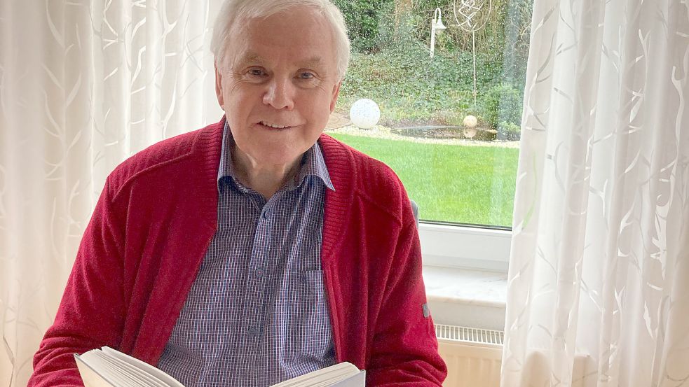Der frühere Bürgermeister des Saterlands, Hubert Frye (CDU), hat seine Memoiren verfasst. Foto: Götting