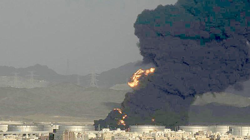 In der Nähe der Formel-1-Rennstrecke von Dschidda gab es eine Raketen-Attacke auf eine Anlage des Ölkonzerns Aramco. Foto: Hassan Ammar/AP/dpa