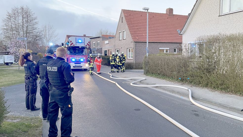 Die Feuerwehr rückte am Abend nach Aurich aus. Symbolfoto: Polizei