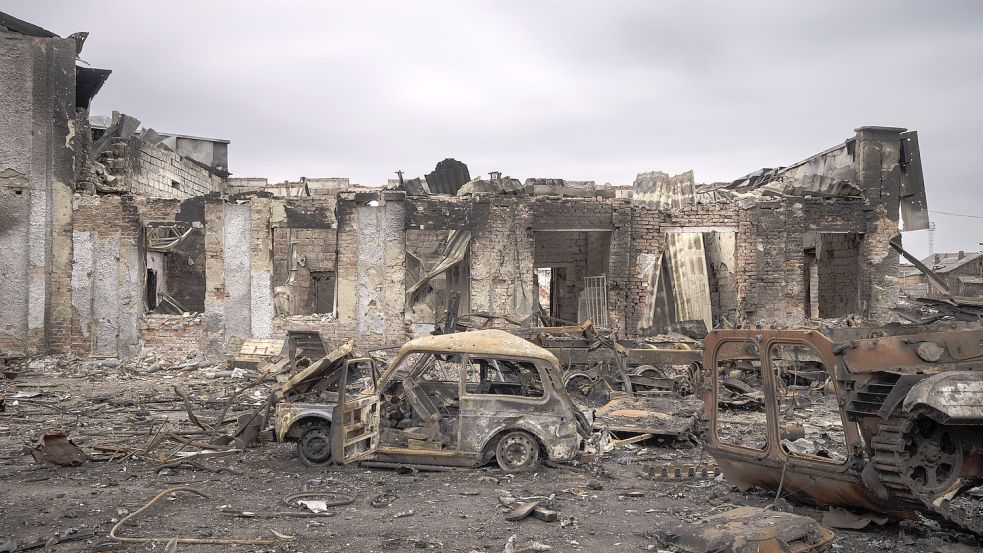 Ukraine-Krieg: Nach Ansicht des Militärexperten und Ex-Nato-Offiziers Ulrich Scholz sollte die Nato im Ukraine-Krieg keine Waffen mehr liefern und beim Aushandeln eines Friedens helfen Foto: AP