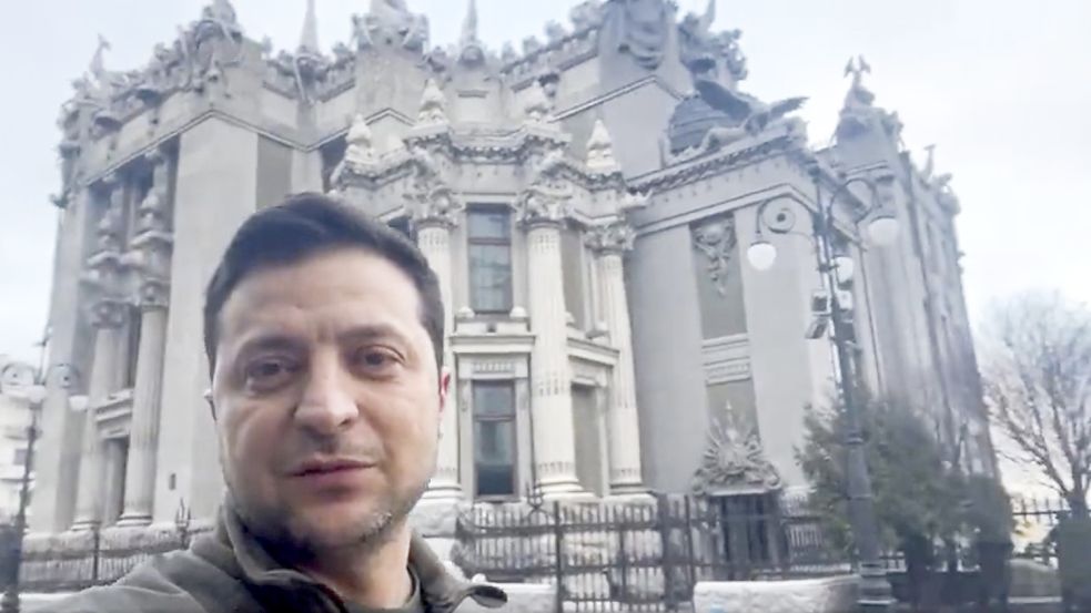 Ist Wolodymyr Selenskyj ein Held? Foto: dpa/Ukrainian Presidential Press Office/AP