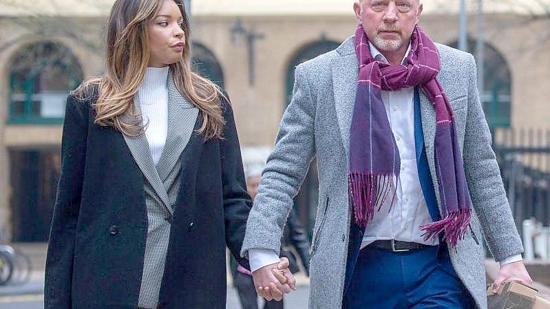 Boris Becker und seine Freundin Lilian de Carvalho Monteiro auf dem Weg zum Gericht. Foto: Tayfun Salci/ZUMA Press Wire/dpa