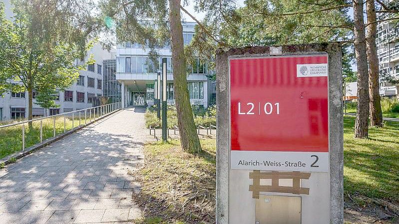 Auf dem Campus Lichtwiese der Technischen Universität Darmstadt hat eine Studentin mutmaßlich einen Giftanschlag verübt. Foto: Frank Rumpenhorst/dpa