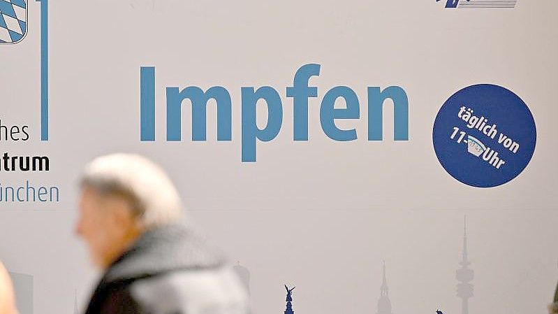 Der Bundestag will über eine allgemeine Impfpflicht abstimmen. Foto: Peter Kneffel/dpa