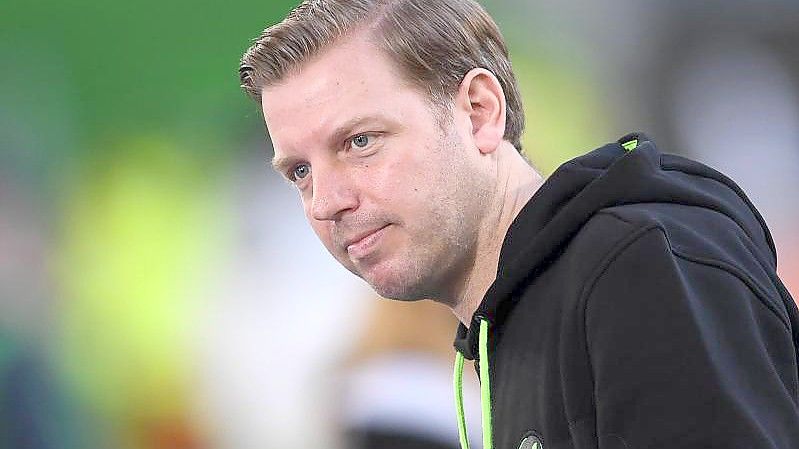 Trainer Florian Kohfeldt will die Niederlagen-Serie des VfL Wolfsburg stoppen. Foto: Swen Pförtner/dpa