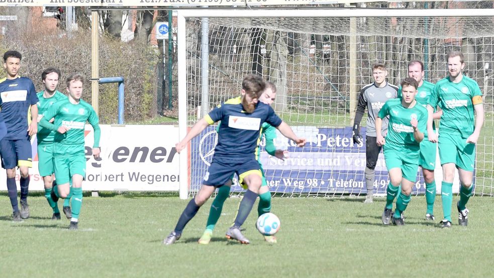 Arlind Jonjic (am Ball) besaß mehrere Möglichkeiten.
