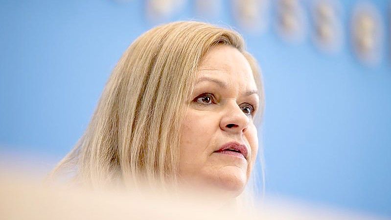 Nancy Faeser (SPD), Bundesministerin für Inneres und Heimat, bei einer Pressekonferenz in Berlin. Foto: Christophe Gateau/dpa