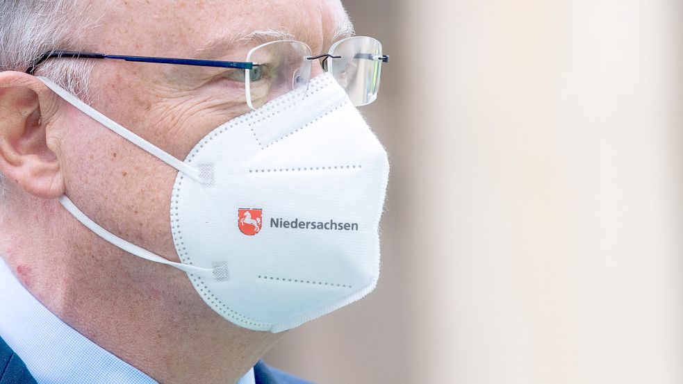 Die Isolationspflicht für Corona-Infizierte entfällt. Die Landesregierung in Niedersachsen um Ministerpräsident Stephan Weil (SPD) ist davon wenig begeistert und appelliert an die Eigenverantwortung der Bürger. Foto: dpa
