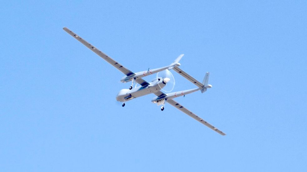 Derzeit nur zur Aufklärung, bald aber auch bewaffnet: Eine von dem israelischen Unternehmen Israeli Aerospace Industries (IAI) für die Bundeswehr entwickelte Drohne vom Typ Heron TP. Foto: Israeli Ministry of Defense/Picture Alliance/DPA