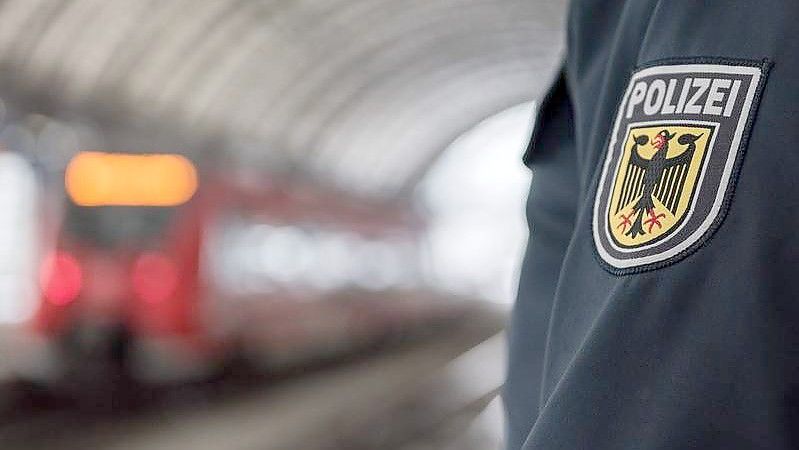 Die Bundespolizei kontrolliertde den Mann. Symbolfoto. Bundespolizei