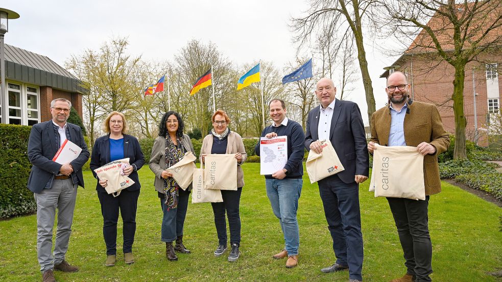 Stellten die gemeinsame Aktion vor: (von links) Heribert Mählmann, Martina Fisser, Betti Kemlein, Romy Langemeyer-Rump, Jan Hoffmann, Bernd Möller und Landrat Johann Wimberg.