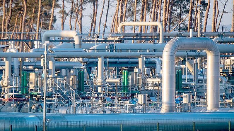 Blick auf Rohrsysteme und Absperrvorrichtungen in der Gasempfangsstation der Ostseepipeline Nord Stream 1 in Lubmin. Foto: Stefan Sauer/dpa
