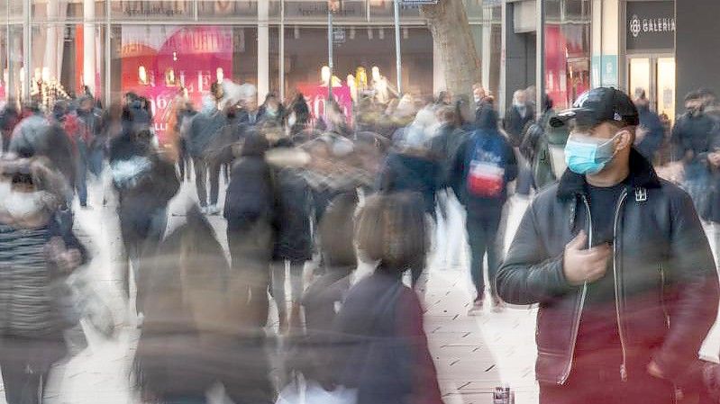 Experten gehen im Herbst wieder mit steigenden Infektionszahlen aus. Foto: Boris Roessler/dpa