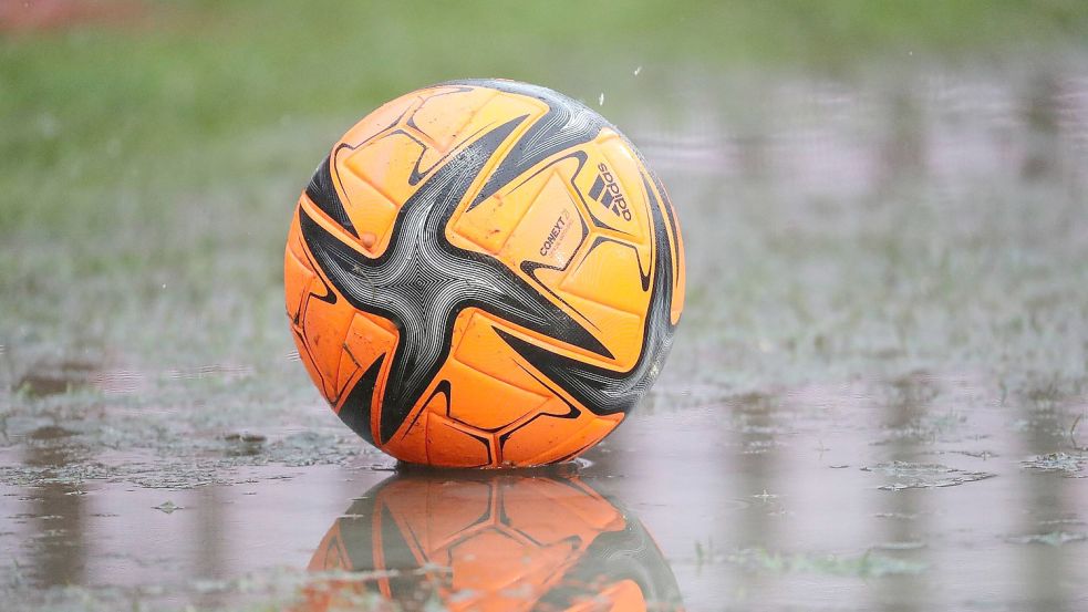 Das Fußball-Kreisligaspiel des TV Jahn Delmenhorst gegen den VfL Stenum II wurde abgebrochen. (Symbolfoto) Foto: imago images/foto2press