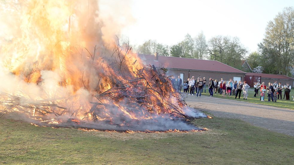 Nach zweijähriger Pause wird es auch in der Gemeinde Barßel wieder große öffentliche Osterfeuer geben. Foto: Passmann