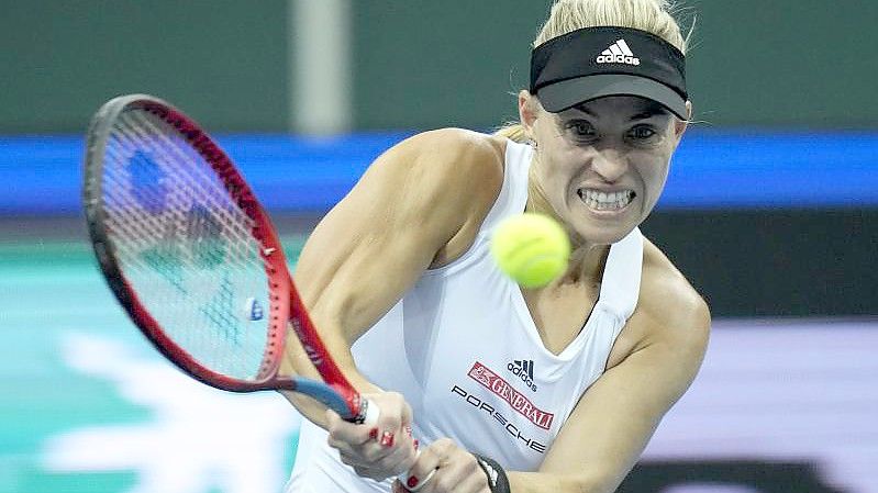 Rechnet im Billie Jean King Cup mit einer schwierigen Partie in Kasachstan: Angelique Kerber. Foto: Petr David Josek/AP/dpa