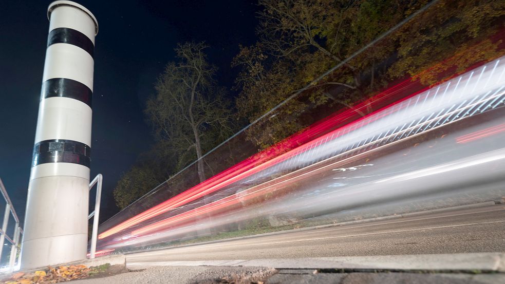 Zu schnelles Autofahren gehört laut Polizei zu den Hauptunfallursachen in der Region. Symbolfoto: Marijan Murat/dpa