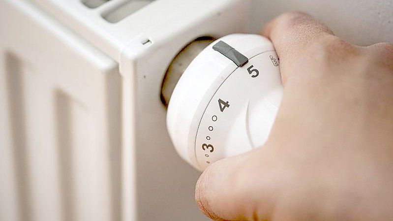 Zur Entlastung der Bürger hat die Bundesregierung eine Energiepreispauschale in Höhe von 300 Euro beschlossen - aber nicht für alle. Foto: Fabian Sommer/dpa