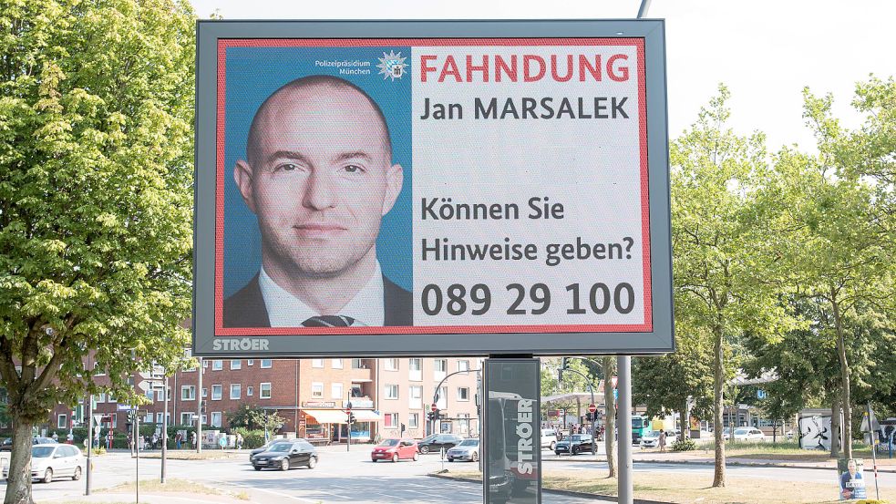 Mit solchen Plakaten wurde und wird öffentlich nach Ex-Wirecard-Vorstand Jan Marsalek gefahnden - dabei ist dessen Aufenthaltsort wohl bereits bekannt. Foto: dpa