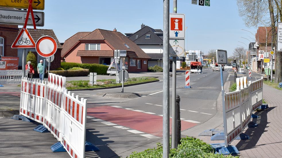 Hier ist kein Durchkommen mehr: Vom Kreisel bei der Hoffnungskirche kann seit Dienstag nicht mehr auf die Rhauderwieke abgebogen werden. Foto: Zein