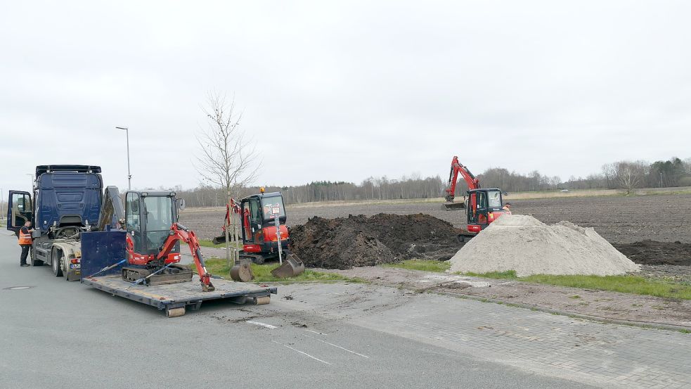 Bereits Ende März hatte die Firma Revis auf ihrem Grundstück am Ems-Dollart-Ring im Industriepark c-Port mit vorbereitenden Bauarbeiten für ihre dort geplante Biomethan-Anlage begonnen. Archivfoto: Stix