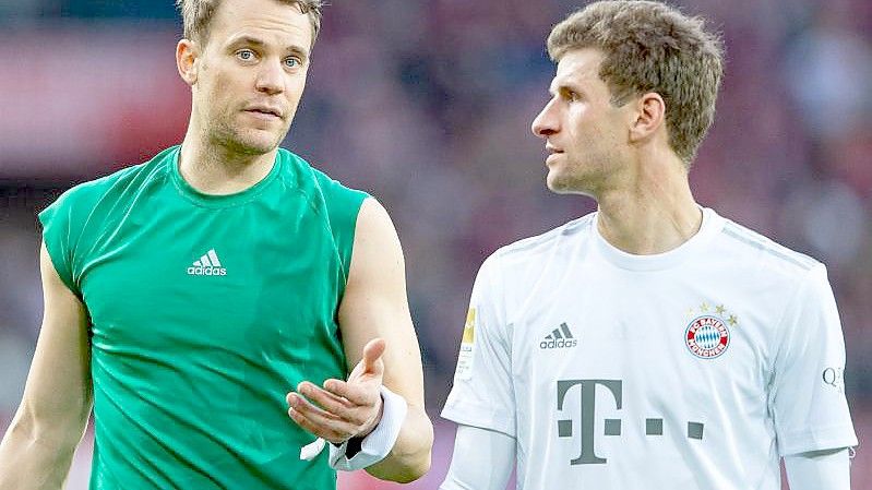 Bayerns Manuel Neuer (l) und Thomas Müller. Foto: Guido Kirchner/dpa/Archiv