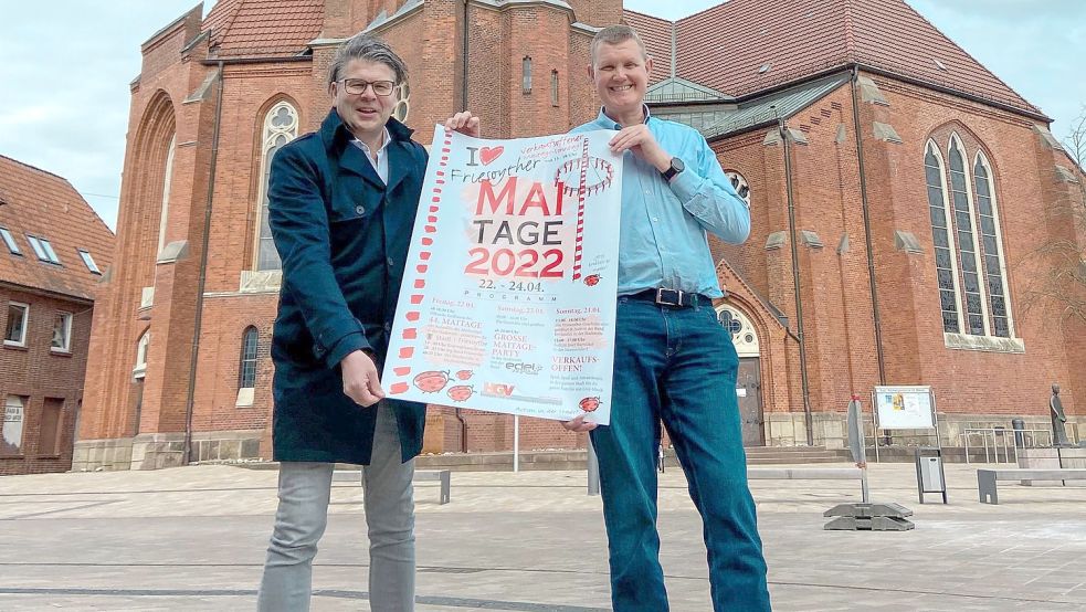 Freuen sich auf die 44. Maitage: Frank Hanneken (links) und Markus Block (rechts) vom Friesoyther Handels- und Gewerbeverein. Foto: Kamphaus